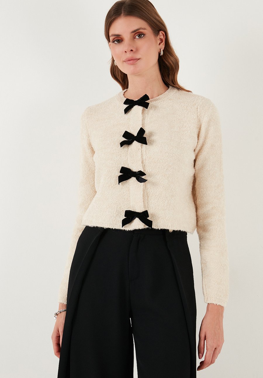 Кардиган LELA REGULAR FIT, Stone
Кардиган LELA REGULAR FIT, Stone