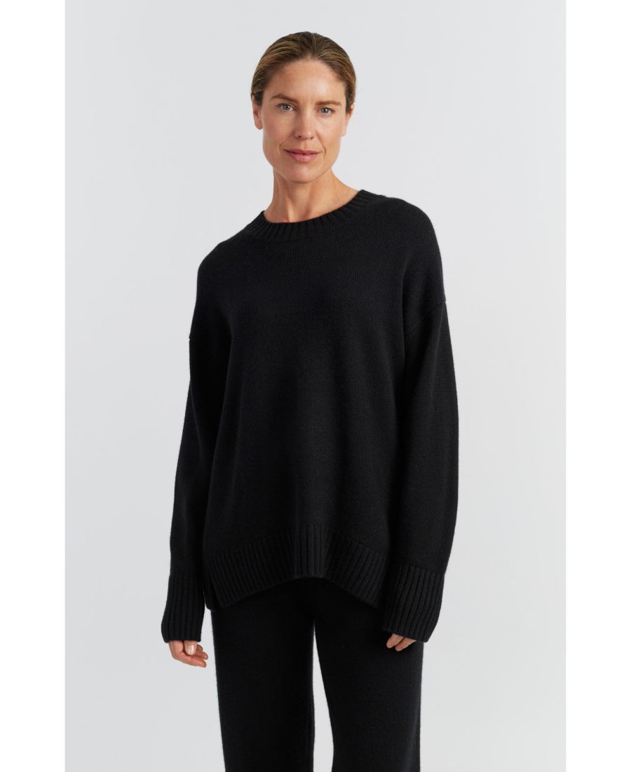 Женский свитер с круглым вырезом из чистого кашемира Chinti & Parker, Black
Женский свитер с круглым вырезом из чистого кашемира Chinti & Parker, Black