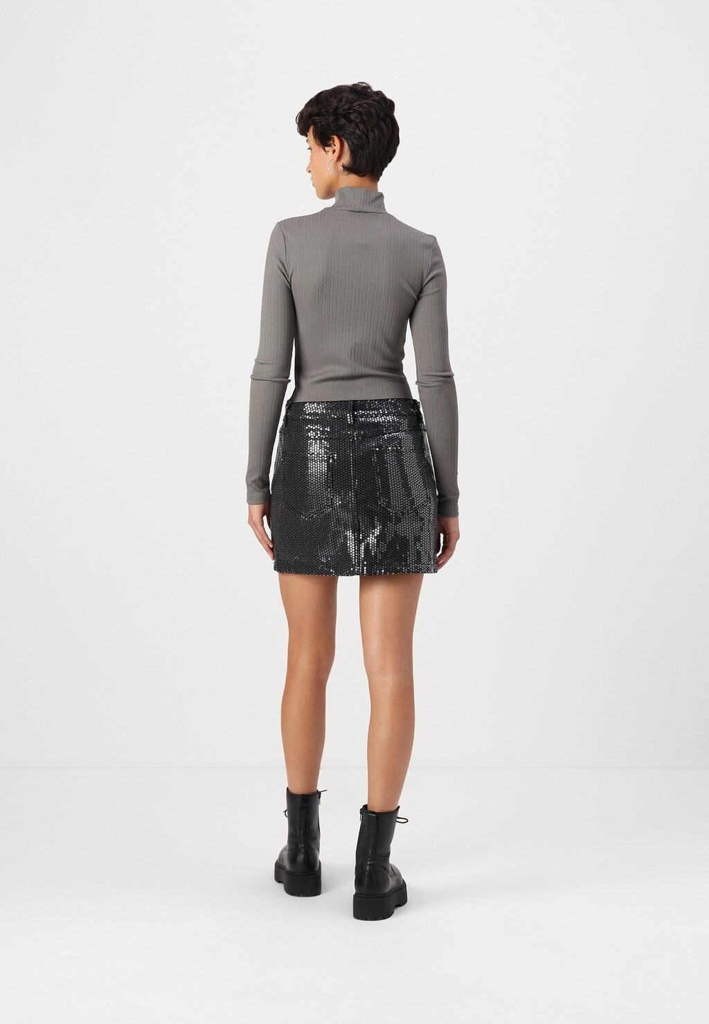 Мини-юбка ONLZERA ONLY, черный
Мини-юбка ONLZERA ONLY, черный