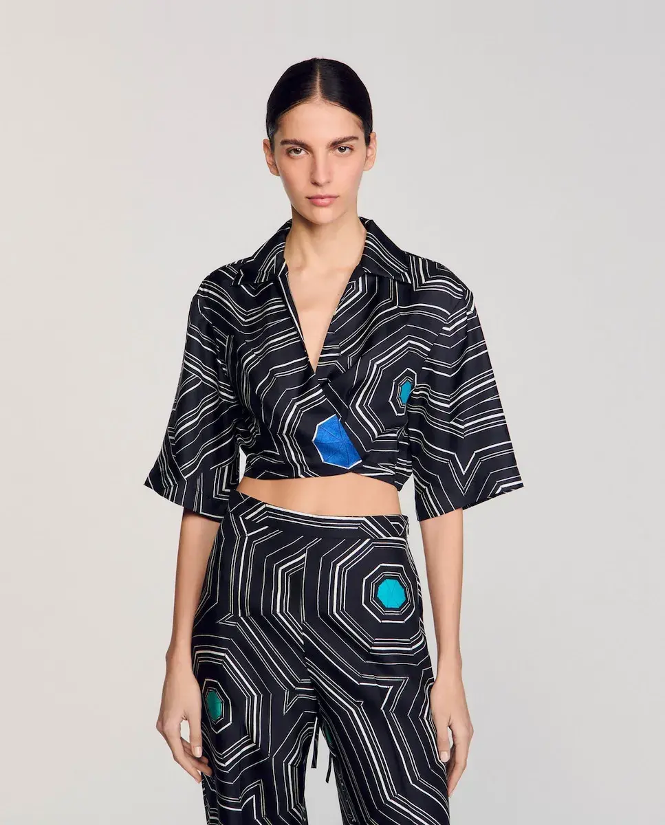 Женская шелковая блузка со спиральным узором Sandro, черный
Женская шелковая блузка со спиральным узором Sandro, черный