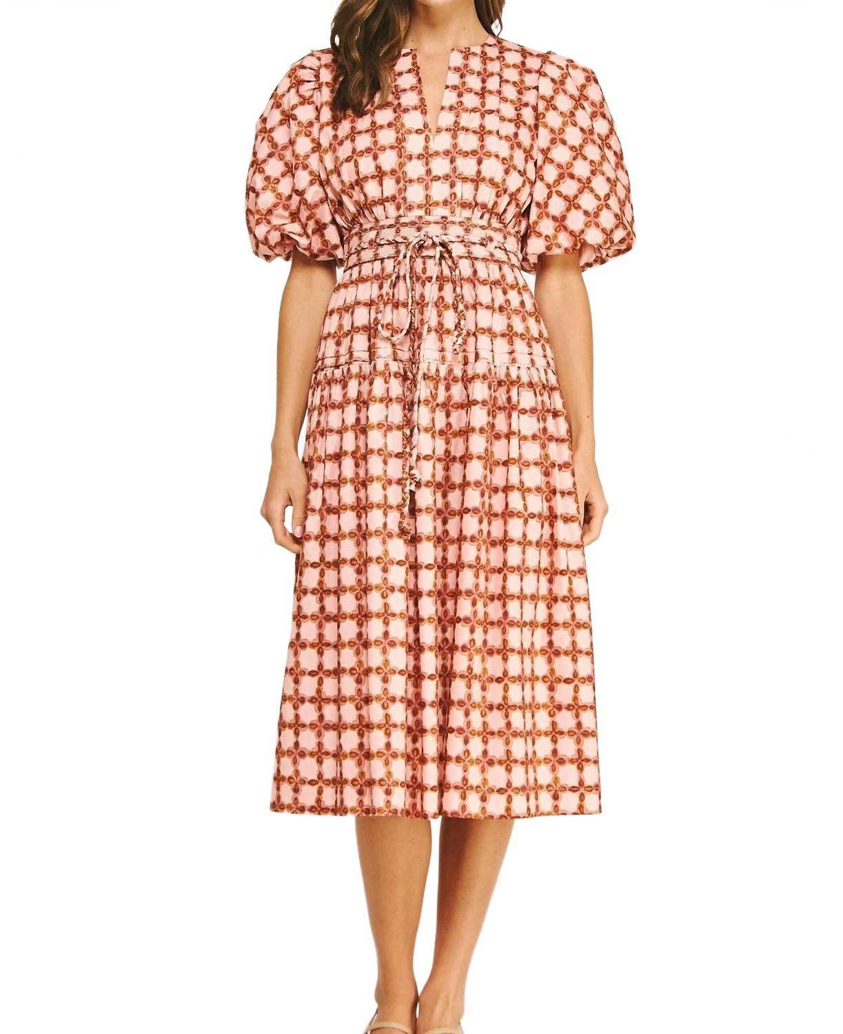 Платье-миди Finding Freedom Chainlink в разноцветном цвете Strut & Bolt, Multicolor
Платье-миди Finding Freedom Chainlink в разноцветном цвете Strut & Bolt, Multicolor