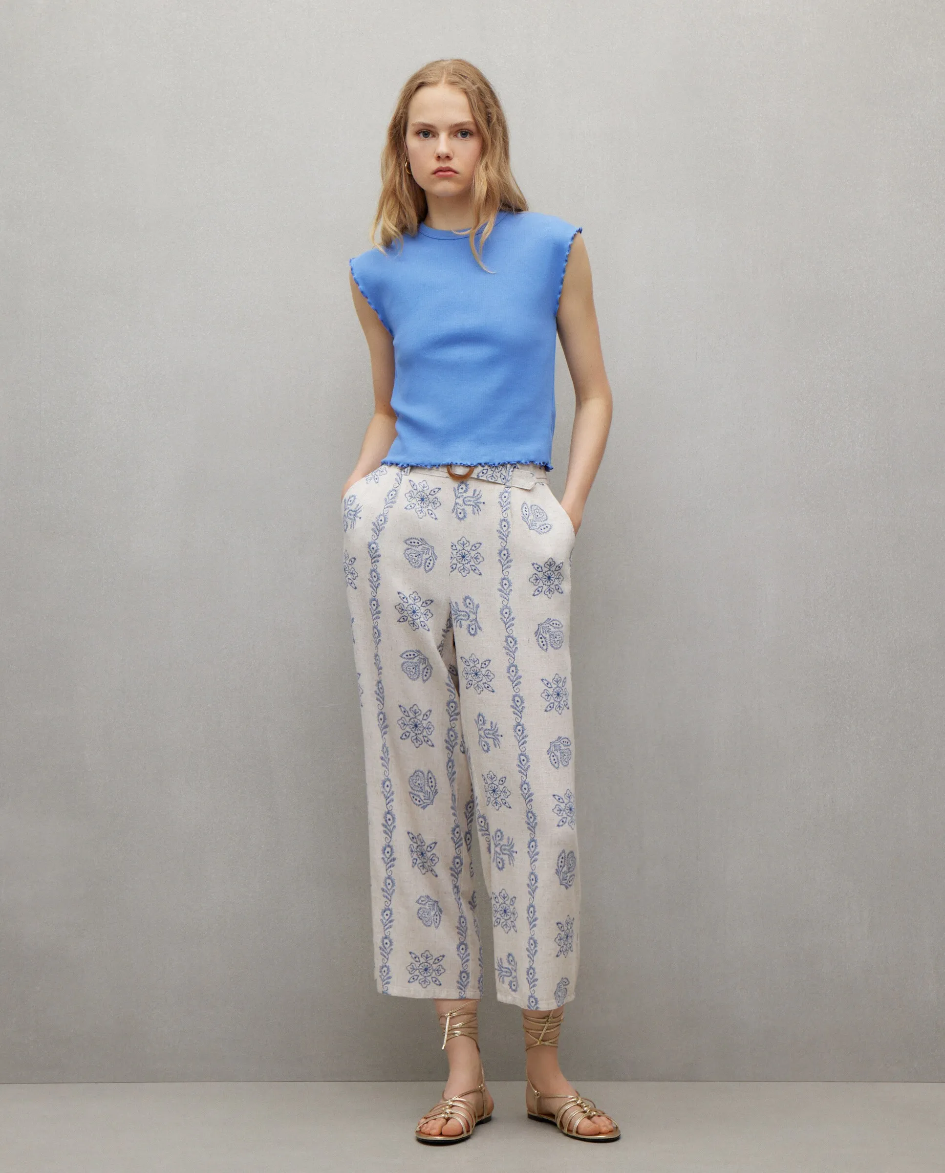 Женские брюки-кюлоты с поясом Easy Wear, бежевый
Женские брюки-кюлоты с поясом Easy Wear, бежевый