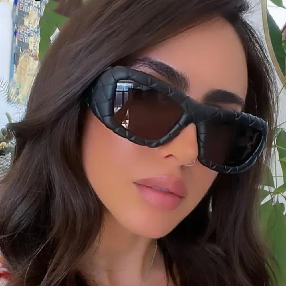 Винтажные маленькие панк-солнцезащитные очки прямоугольной формы для женщин и мужчин, роскошные солнцезащитные очки с плетением Intrecciato для женщин, забавные очки TYUVIVO, C1blackgray
Винтажные маленькие панк-солнцезащитные очки прямоугольной формы для женщин и мужчин, роскошные солнцезащитные очки с плетением Intrecciato для женщин, забавные очки TYUVIVO, C1blackgray