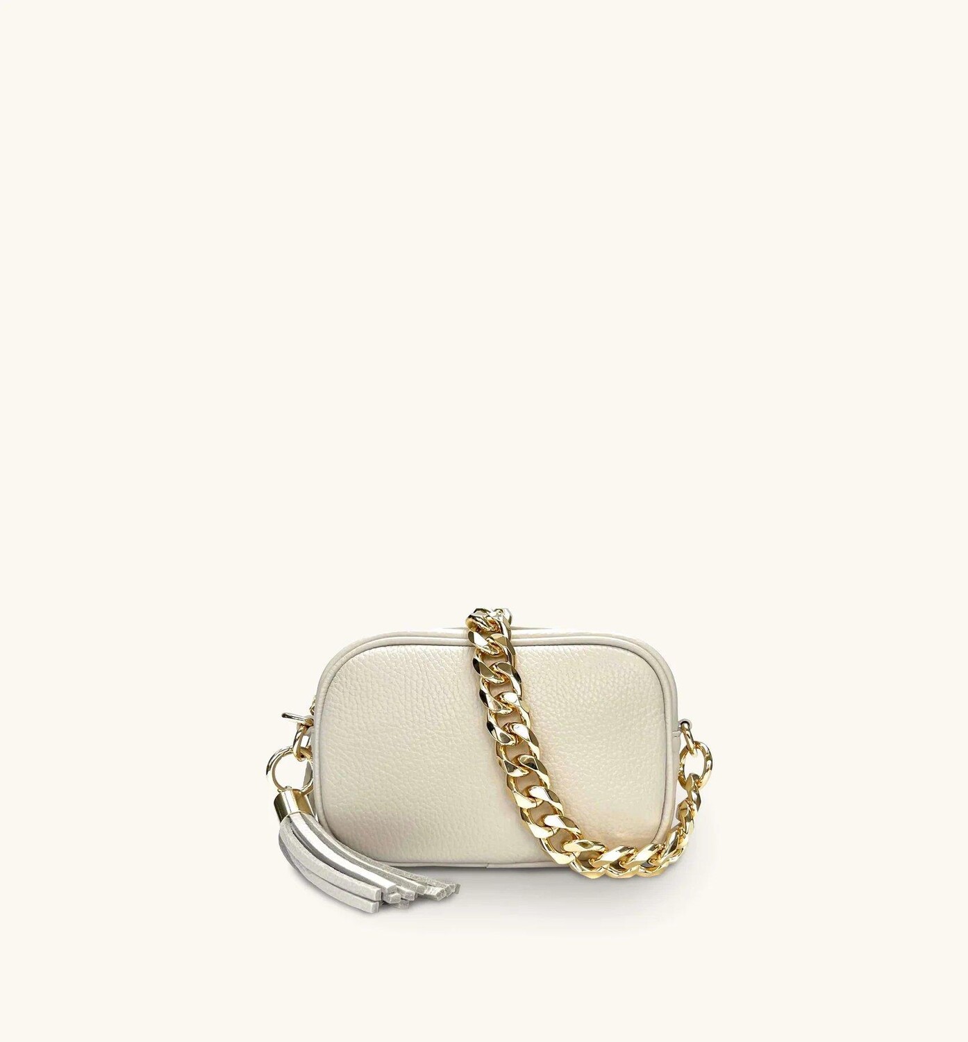 Миниатюрная кожаная сумка для телефона с кисточками и золотым ремешком-цепочкой Apatchy London, бежевый
Миниатюрная кожаная сумка для телефона с кисточками и золотым ремешком-цепочкой Apatchy London, бежевый