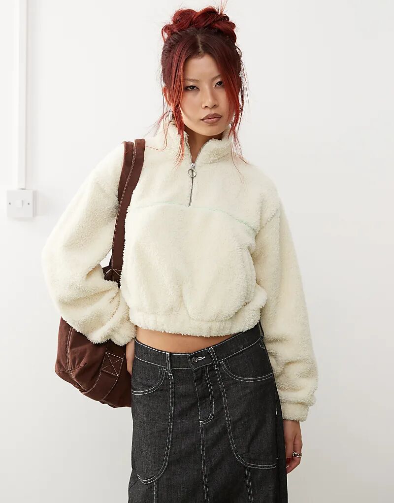 Флисовая толстовка borg на молнии до половины цвета слоновой кости с контрастной мятной окантовкой Monki
Флисовая толстовка borg на молнии до половины цвета слоновой кости с контрастной мятной окантовкой Monki