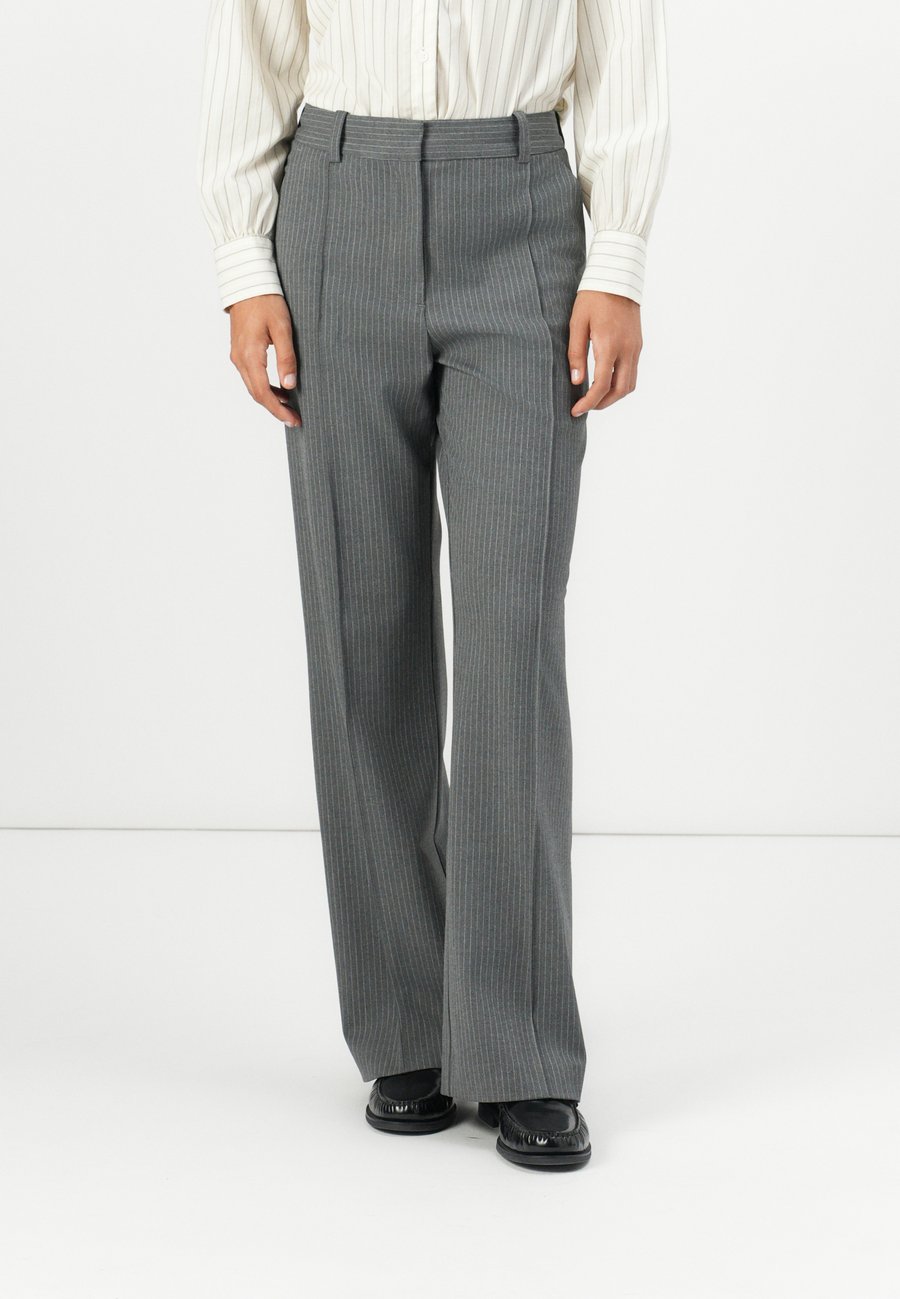 Брюки Samsøe Samsøe SALOT TROUSERS , Dark Gull Gray /Grey
Брюки Samsøe Samsøe SALOT TROUSERS , Dark Gull Gray /Grey