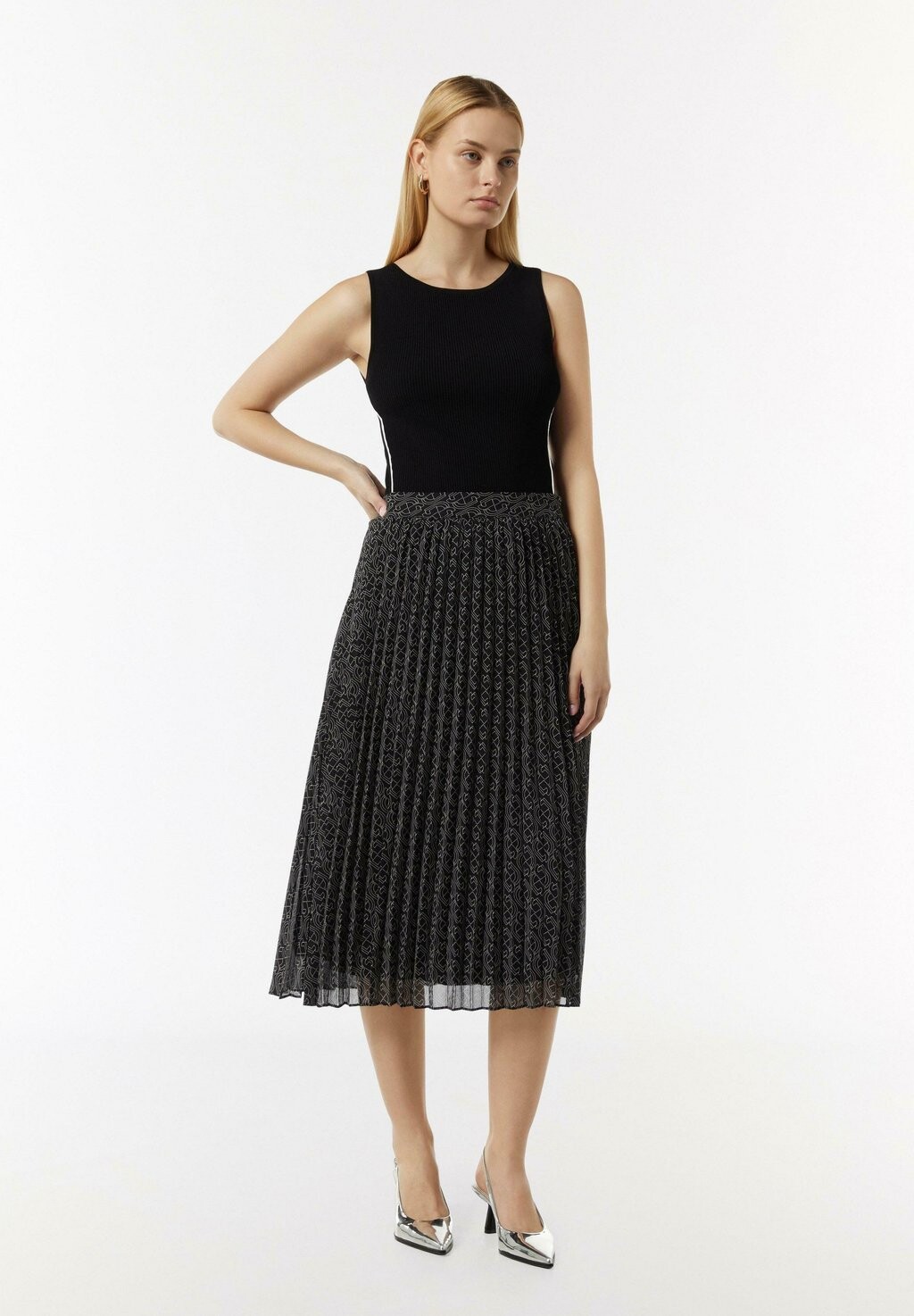 Юбка А-силуэта MIT LOGO-MUSTER comma, черный
Юбка А-силуэта MIT LOGO-MUSTER comma, черный