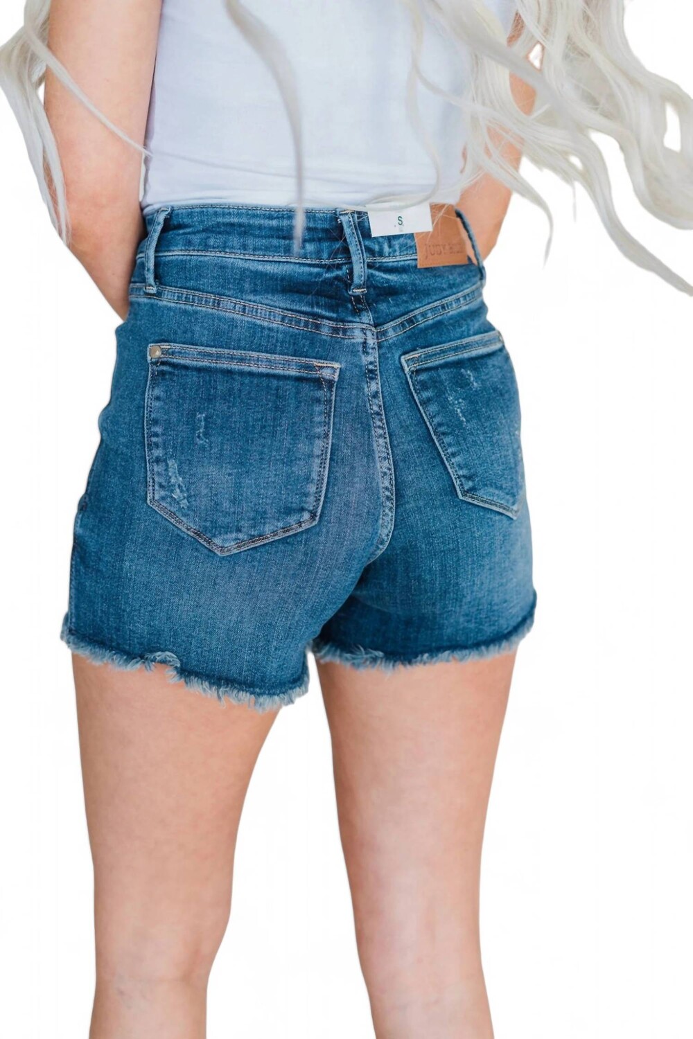 Шорты с потрепанным краем и высокой талией, регулирующие животик, средней стирки Judy Blue
Шорты с потрепанным краем и высокой талией, регулирующие животик, средней стирки Judy Blue