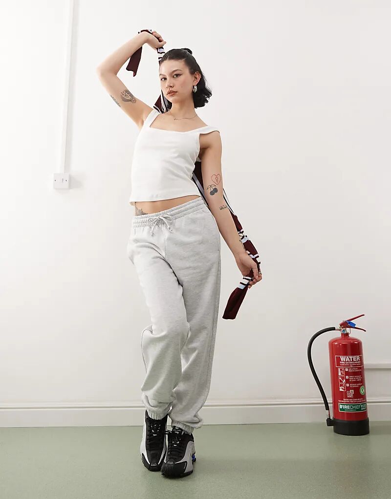 Джоггеры свободного кроя с манжетами COLLUSION серого меланжевого цвета
Джоггеры свободного кроя с манжетами COLLUSION серого меланжевого цвета