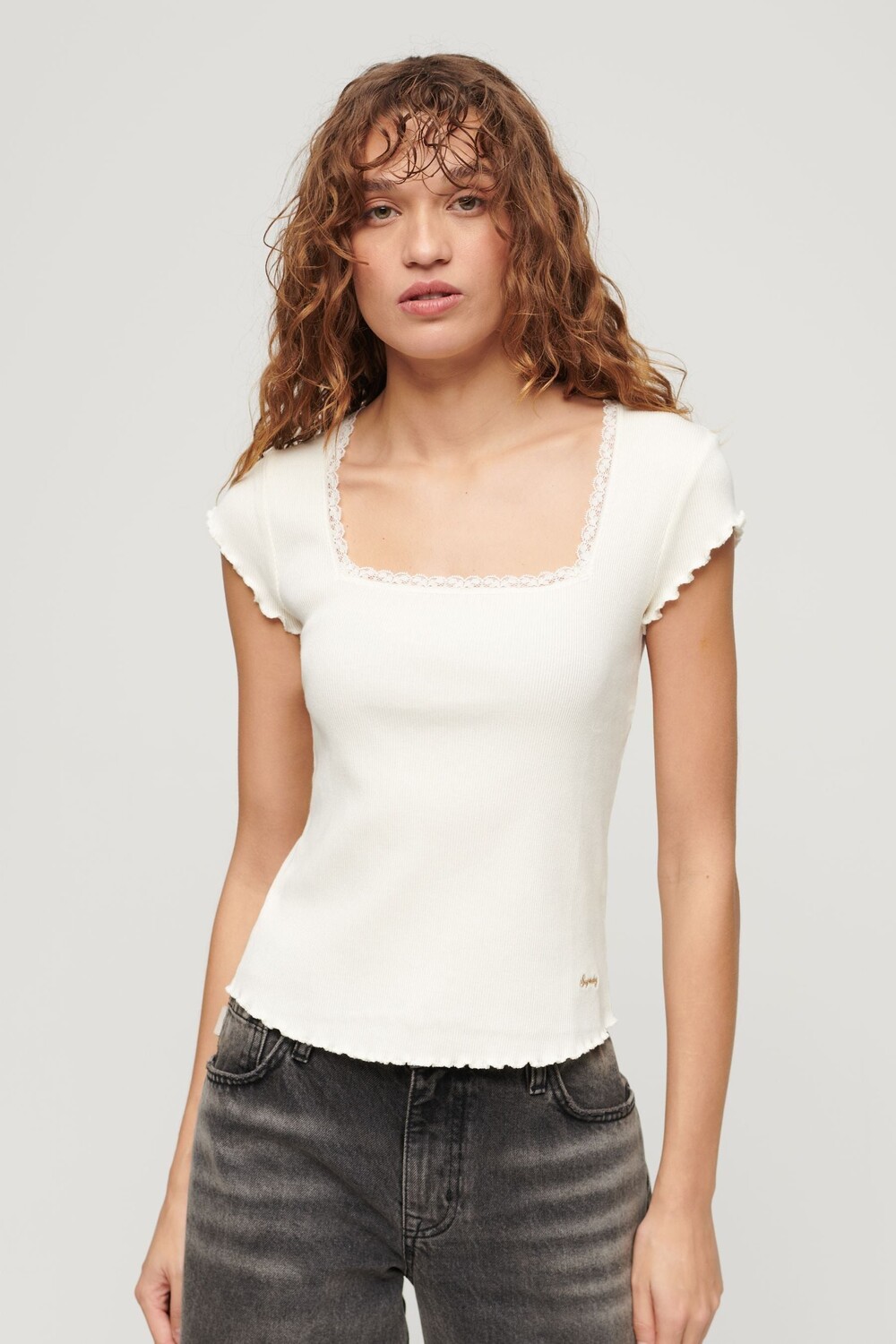 Футболка Essential с короткими рукавами и квадратным вырезом Superdry, белый
Футболка Essential с короткими рукавами и квадратным вырезом Superdry, белый