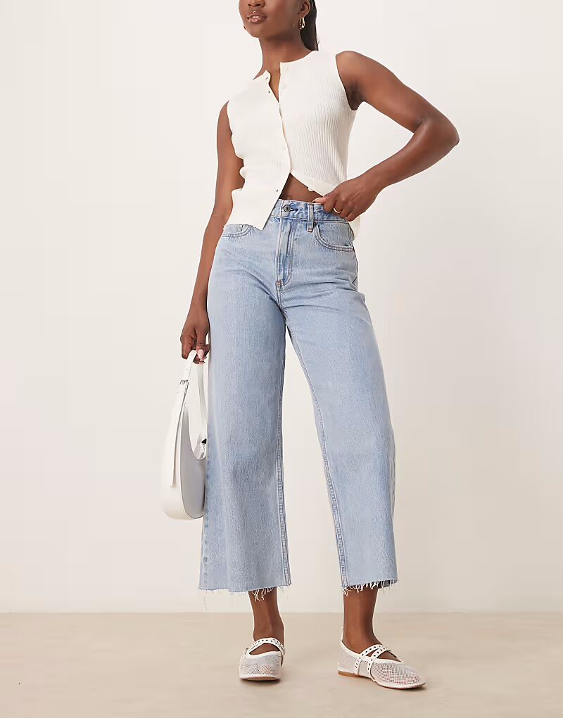 Укороченные джинсы Abercrombie & Fitch с широкими штанинами и необработанным краем, средне-синего цвета
Укороченные джинсы Abercrombie & Fitch с широкими штанинами и необработанным краем, средне-синего цвета