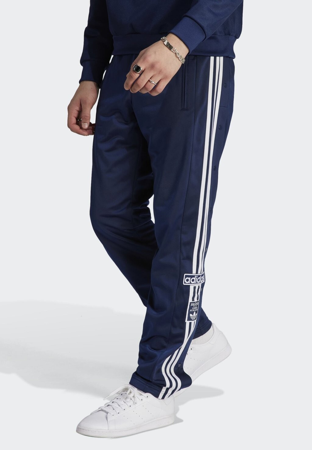 Спортивные брюки ADICOLOR CLASSICS ADIBREAK adidas Originals, цвет night indigo
Спортивные брюки ADICOLOR CLASSICS ADIBREAK adidas Originals, цвет night indigo
