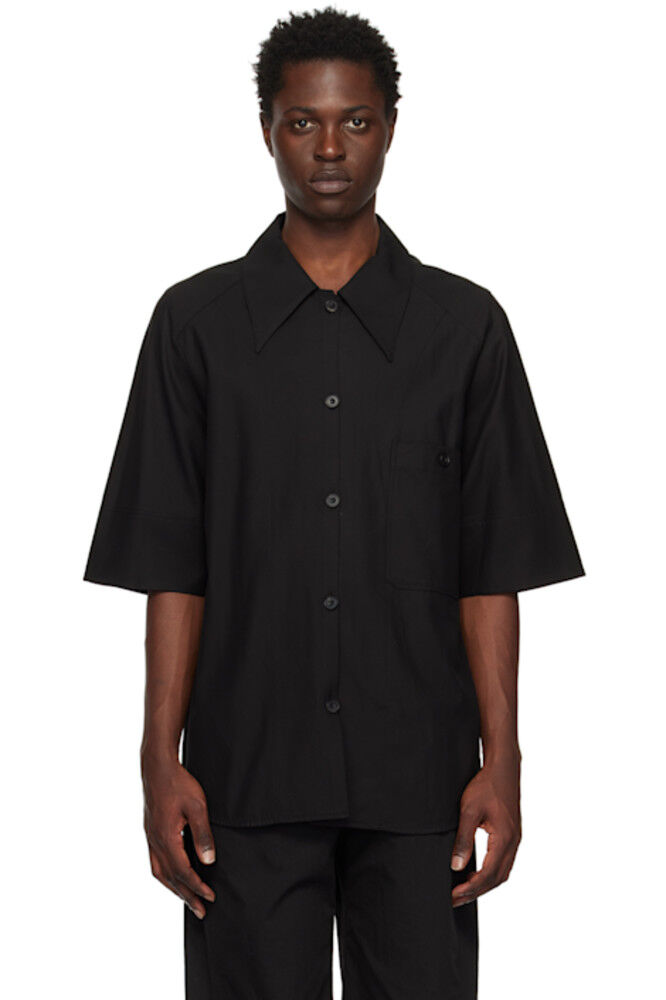 Эксклюзивная черная рубашка SSENSE LOW CLASSIC
Эксклюзивная черная рубашка SSENSE LOW CLASSIC