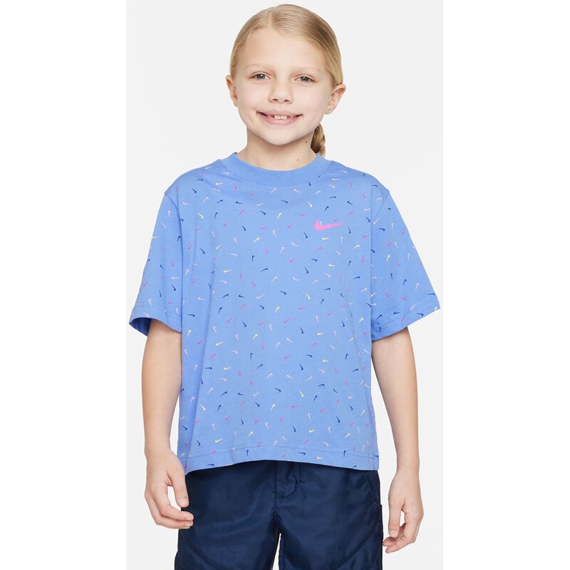 Shirt g nk nsw tee boxy swoosh aop Nike, цвет polar
Shirt g nk nsw tee boxy swoosh aop Nike, цвет polar