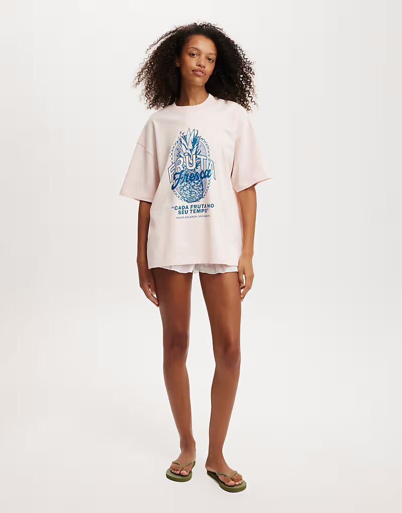 Cotton:On Футболка свободного кроя с графическим принтом розового цвета
Cotton:On Футболка свободного кроя с графическим принтом розового цвета