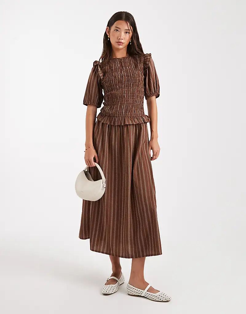 Платье мидакси Wednesday's Girl в полоску с рукавами-фонариками и сборками коричневого цвета
Платье мидакси Wednesday's Girl в полоску с рукавами-фонариками и сборками коричневого цвета