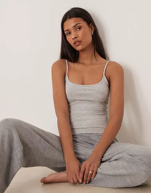 Серый меланжевый топ с ремешками Gina Tricot
Серый меланжевый топ с ремешками Gina Tricot