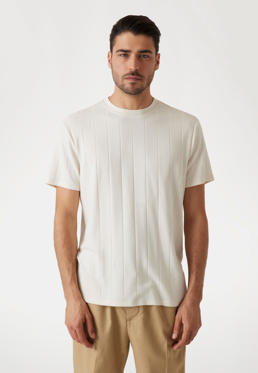 Базовая футболка Guess, белый
Базовая футболка Guess, белый