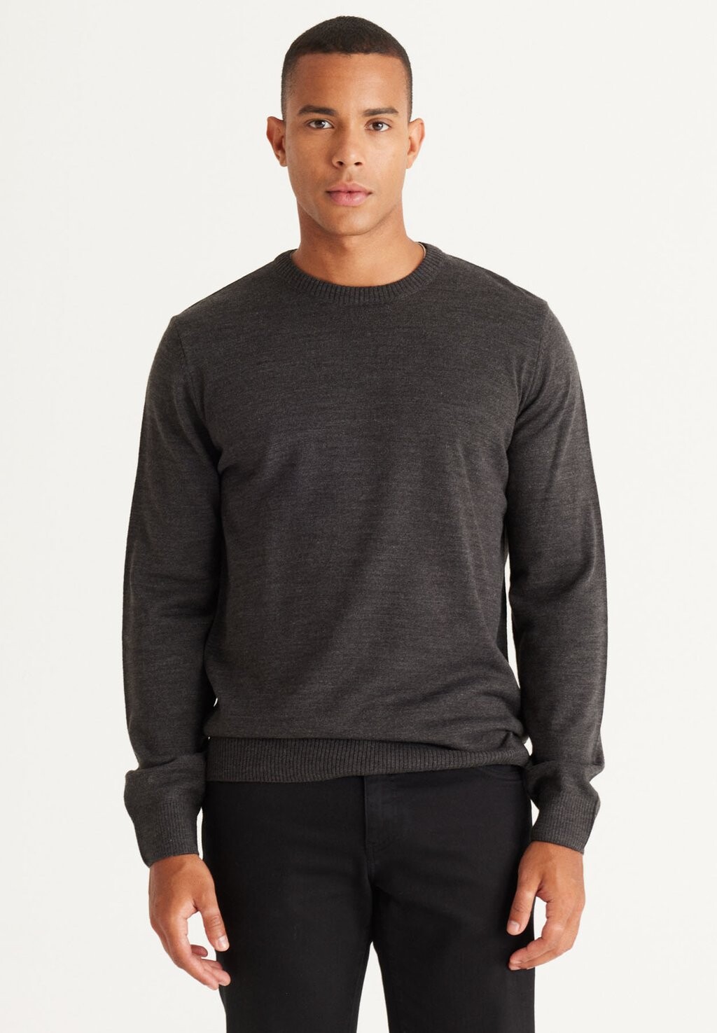 Вязаный свитер STANDARD FIT AC&CO / ALTINYILDIZ CLASSICS, цвет Standard Fit Knitwear O Collar
Вязаный свитер STANDARD FIT AC&CO / ALTINYILDIZ CLASSICS, цвет Standard Fit Knitwear O Collar