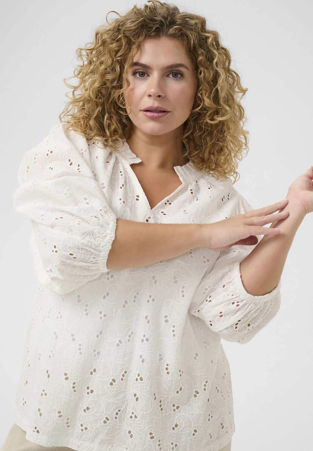 Блуза KCTENNA Kaffe Curve, кремовый 
Блуза KCTENNA Kaffe Curve, кремовый