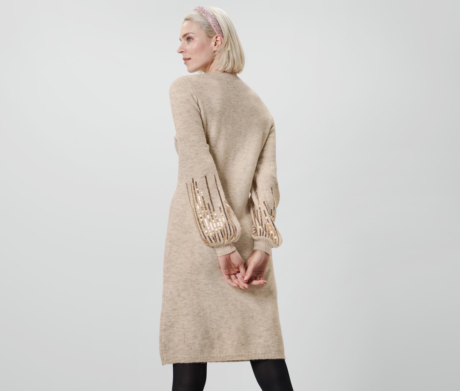 Трикотажное платье с пайетками Tchibo
Трикотажное платье с пайетками Tchibo