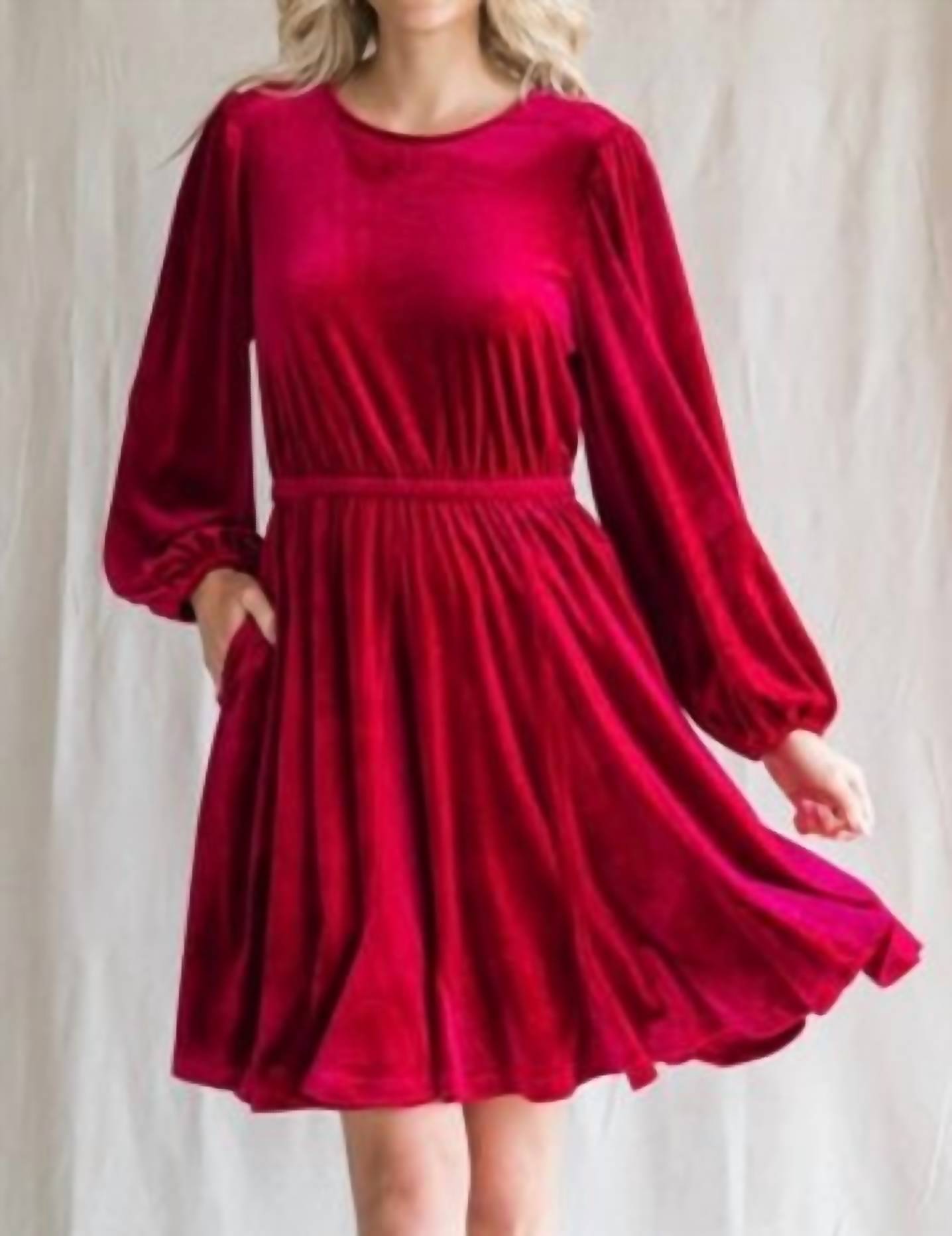 Анжелика, бархатное мини-платье с длинными рукавами в бордовом цвете Jodifl
Анжелика, бархатное мини-платье с длинными рукавами в бордовом цвете Jodifl