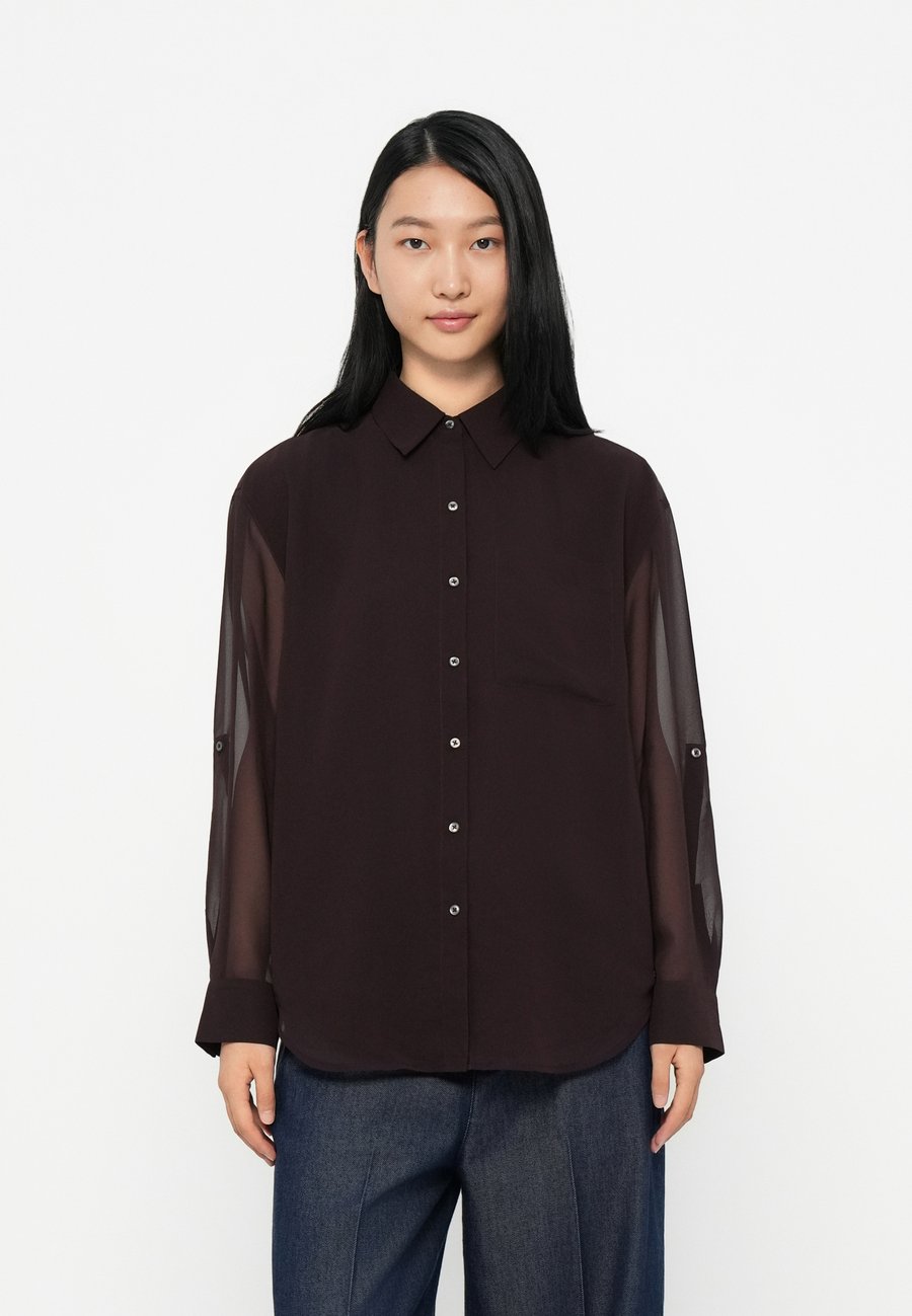 Блуза Calvin Klein ROLL SLEEVE UTILITY POCKET, Mocha Brown/Dark Brown
Блуза Calvin Klein ROLL SLEEVE UTILITY POCKET, Mocha Brown/Dark Brown