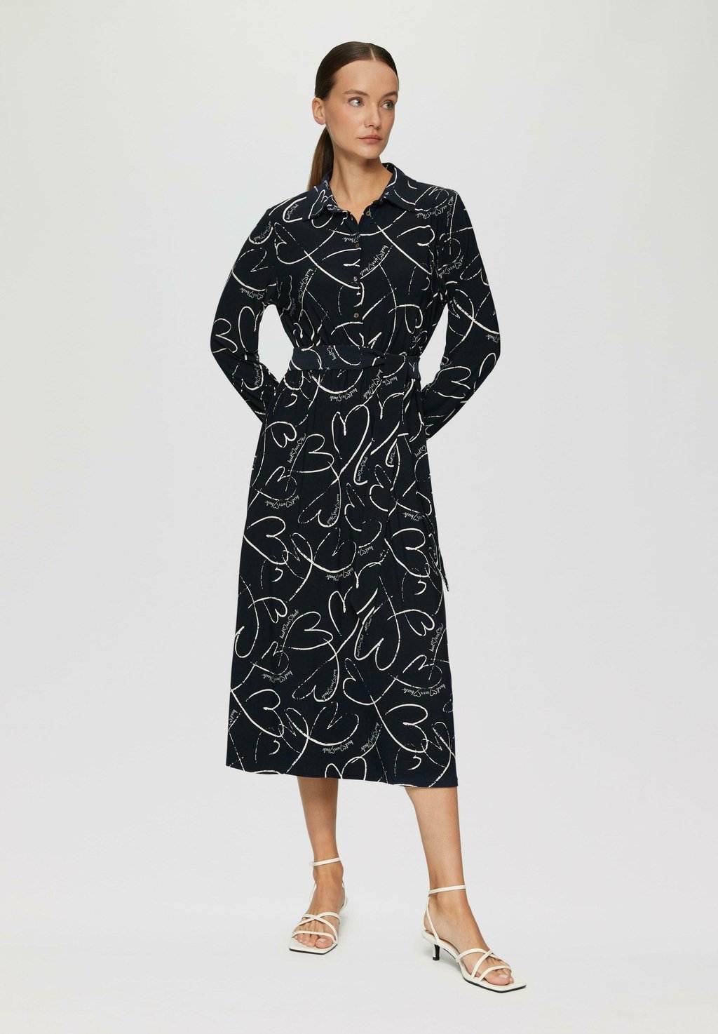 Платье-рубашка GEMUSTERTES AUS MIT BINDEBAND s.Oliver BLACK LABEL, темно-синий
Платье-рубашка GEMUSTERTES AUS MIT BINDEBAND s.Oliver BLACK LABEL, темно-синий