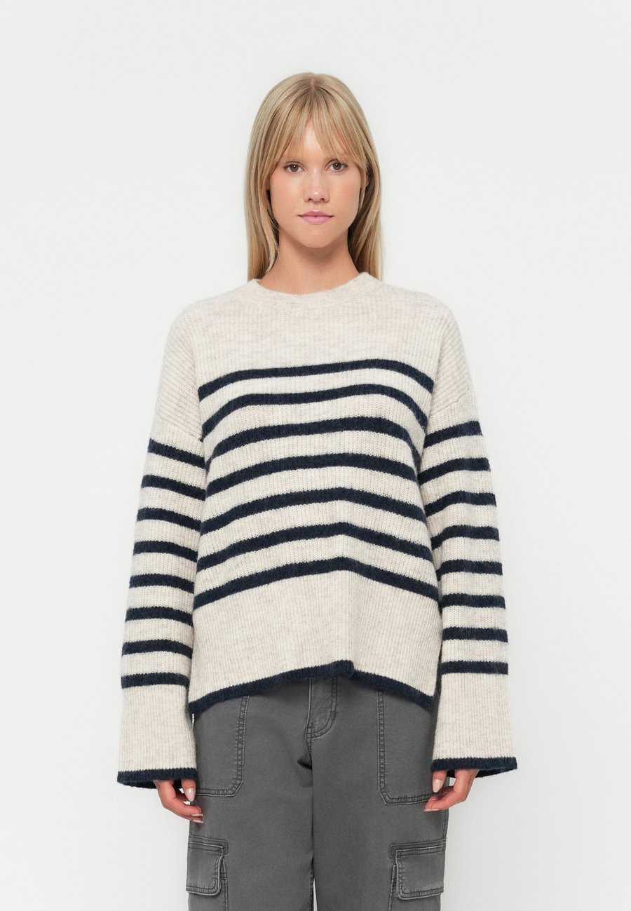 Джемпер Pieces PCLINE O NECK, Whitecap Gray/Navy/White
Джемпер Pieces PCLINE O NECK, Whitecap Gray/Navy/White