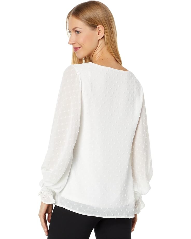 Блуза Vince Camuto Long Sleeve Smock Cuff Clip Dot V-Neck Blouse, цвет Soft Ecru
Блуза Vince Camuto Long Sleeve Smock Cuff Clip Dot V-Neck Blouse, цвет Soft Ecru