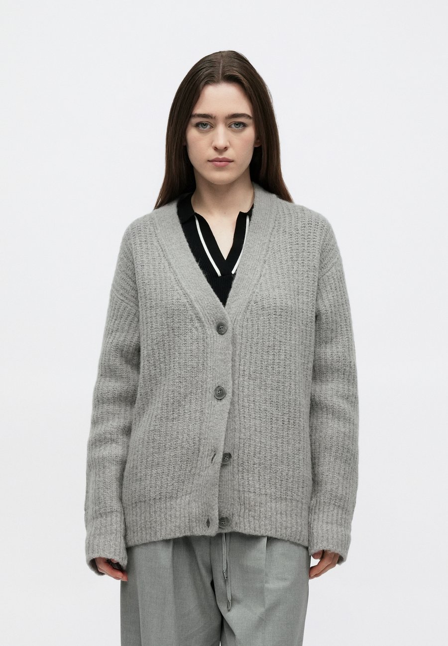 Кардиган HUGO SHENT, Grey
Кардиган HUGO SHENT, Grey