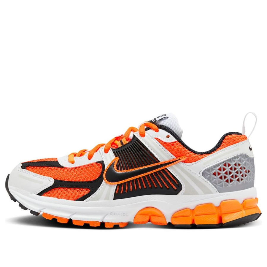 Кроссовки (GS) Nike Air Zoom Vomero 5 'Total Orange', оранжевый 
Кроссовки (GS) Nike Air Zoom Vomero 5 'Total Orange', оранжевый