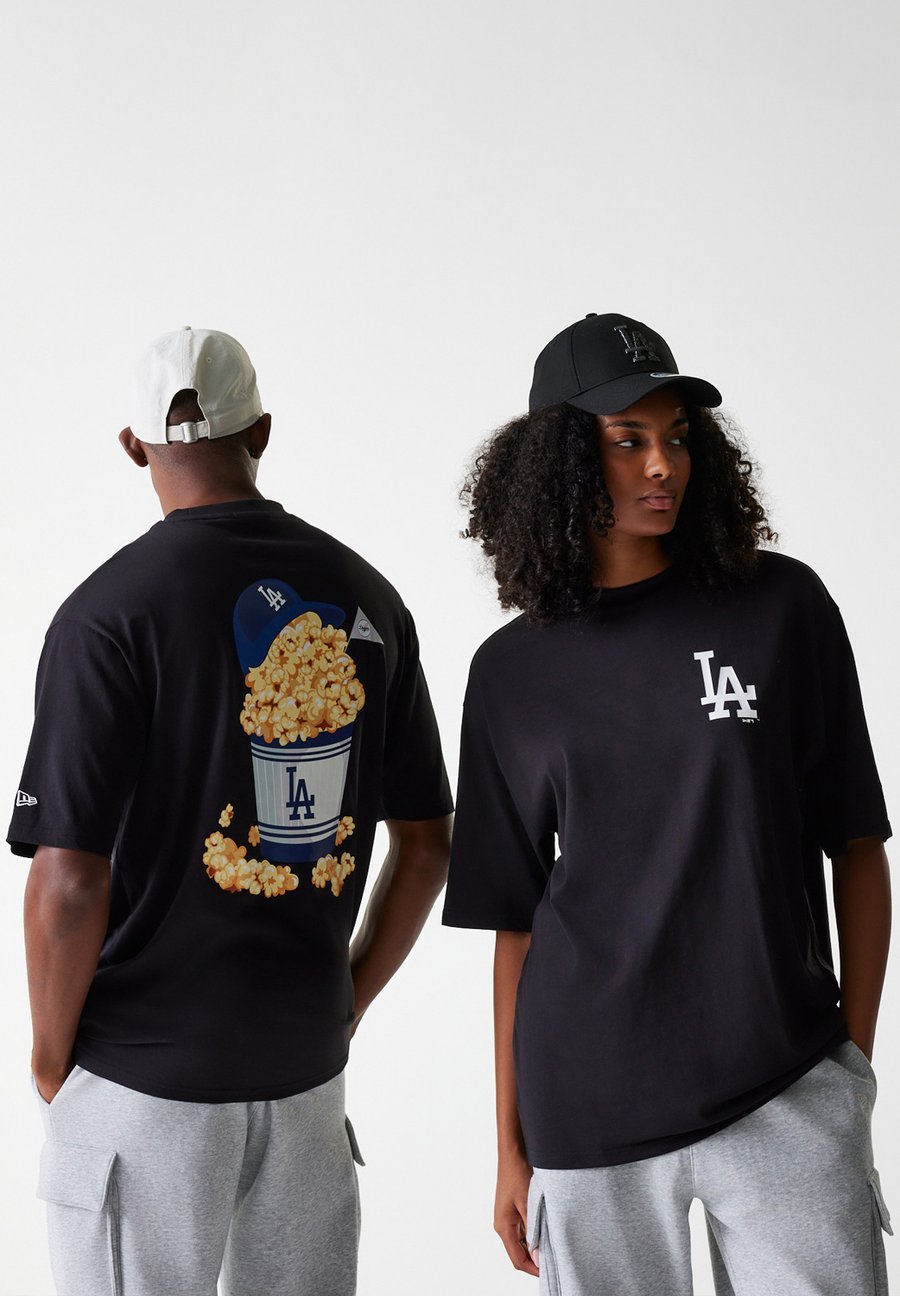 Футболка New Era GRAPHIC TEE UNISEX, Black
Футболка New Era GRAPHIC TEE UNISEX, Black