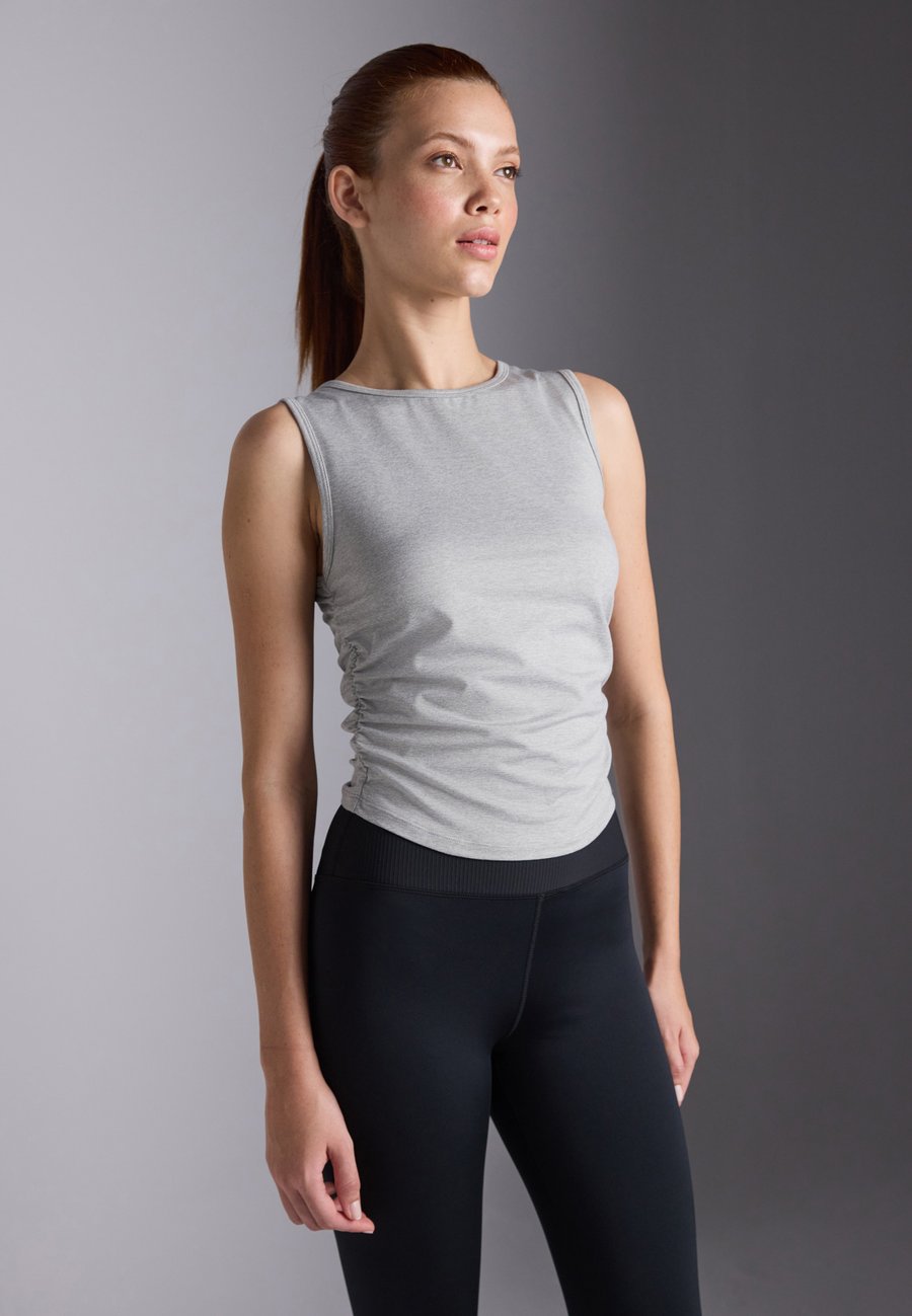 Топ Even&Odd active CROPPED SLEEVELESS TOP WITH SIDE RUCHING, Mottled Light Grey
Топ Even&Odd active CROPPED SLEEVELESS TOP WITH SIDE RUCHING, Mottled Light Grey