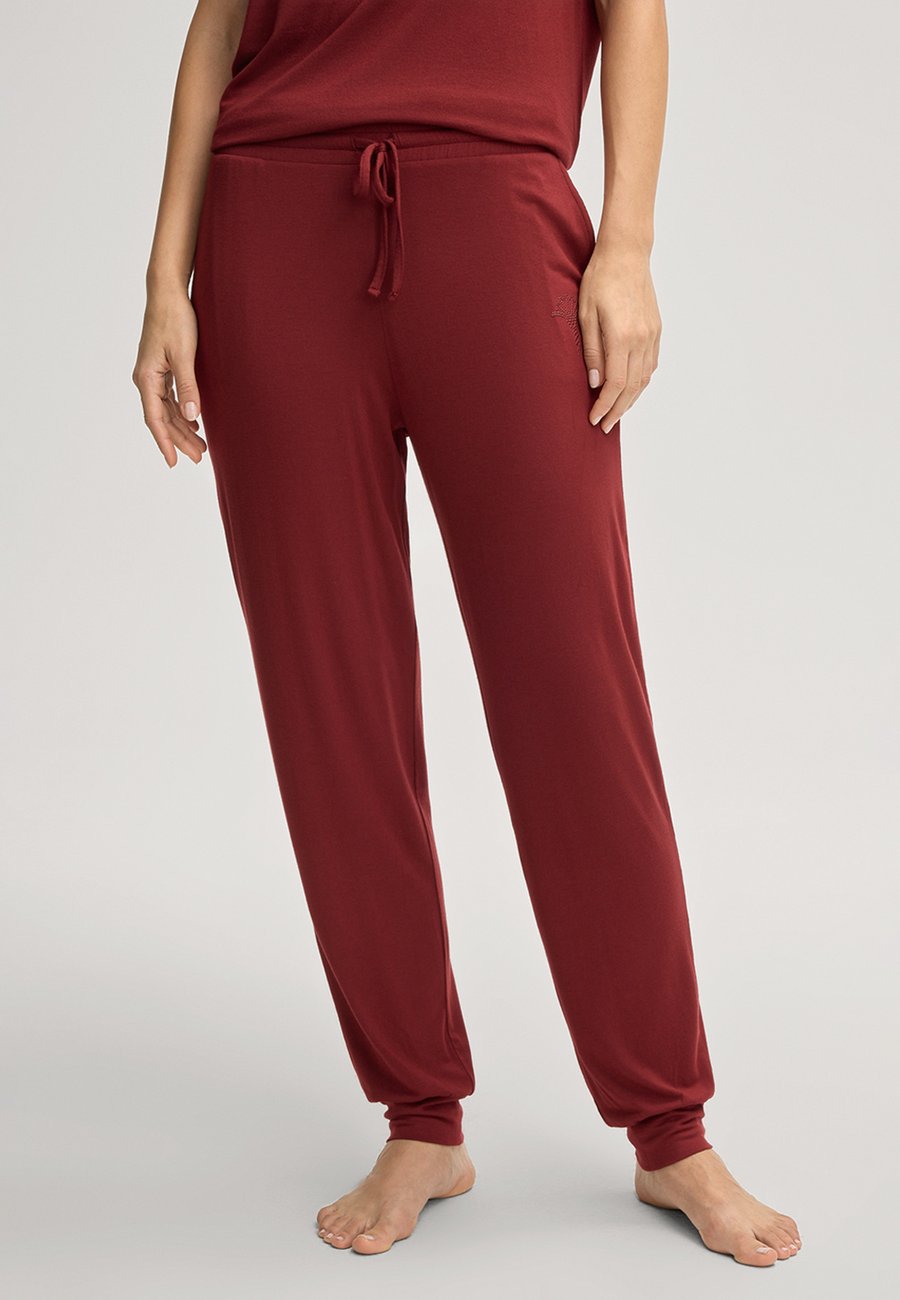 Пижамные брюки JOOP! LOUNGEWEAR, Dunkelrot/Dark Red
Пижамные брюки JOOP! LOUNGEWEAR, Dunkelrot/Dark Red