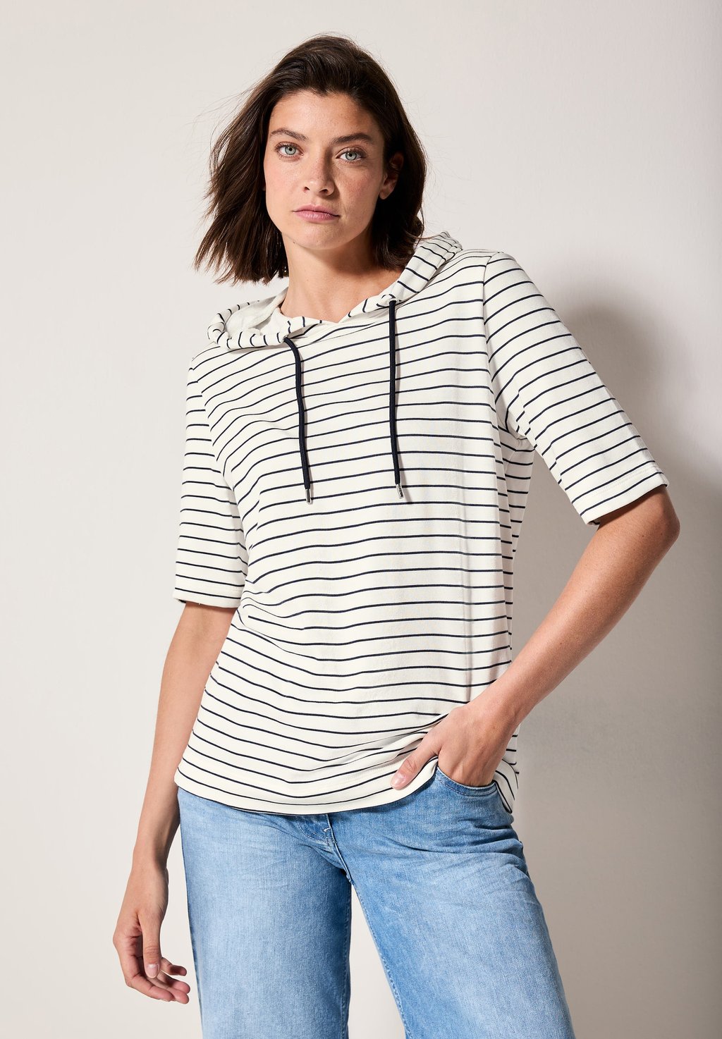 Футболка с принтом GESTREIFTER Cecil, кремовый
Футболка с принтом GESTREIFTER Cecil, кремовый