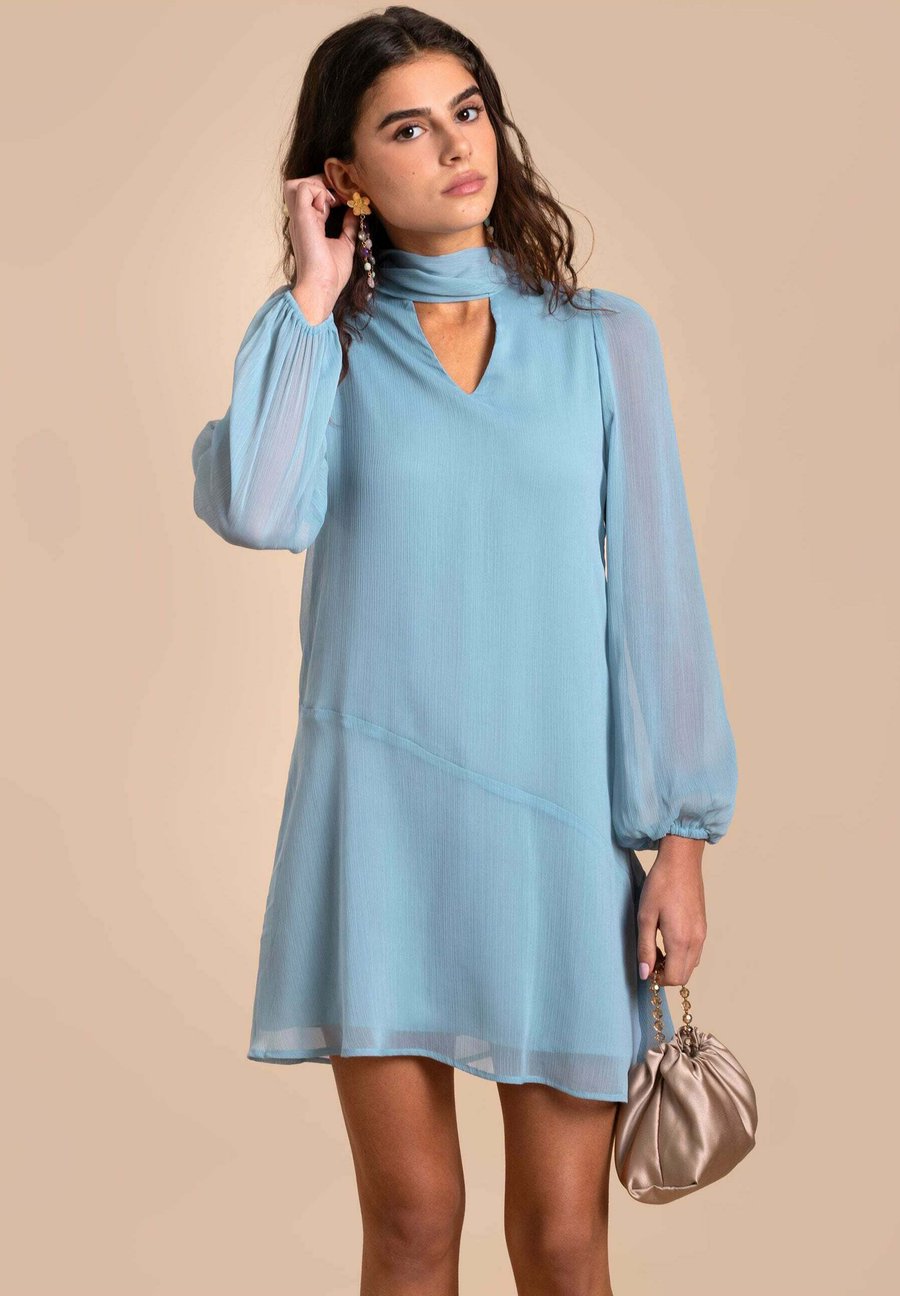 Платье THE-ARE CORTO MANGA ABULLONADA Y LAZADA, Azul/Blue
Платье THE-ARE CORTO MANGA ABULLONADA Y LAZADA, Azul/Blue