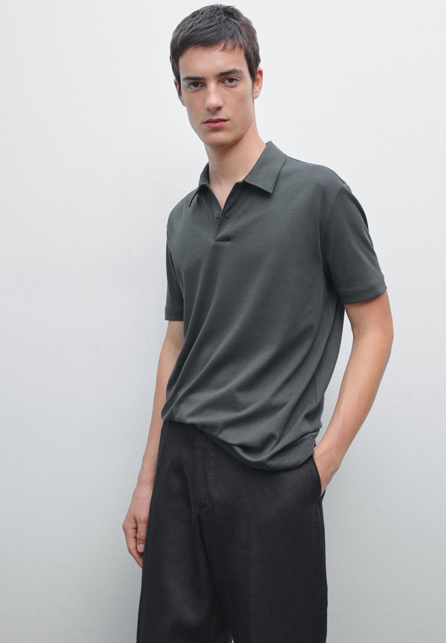 Поло Massimo Dutti SHORT SLEEVE POLO NECK, Blue/Grey/Blue-Grey
Поло Massimo Dutti SHORT SLEEVE POLO NECK, Blue/Grey/Blue-Grey