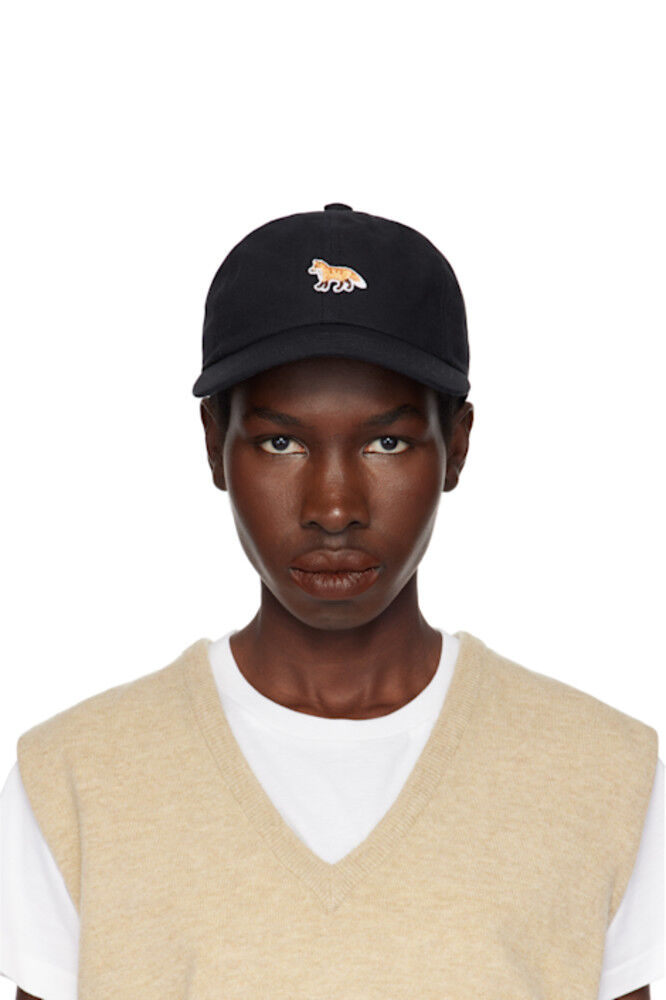 Черная шапка из лисьего меха Maison Kitsuné 
Черная шапка из лисьего меха Maison Kitsuné