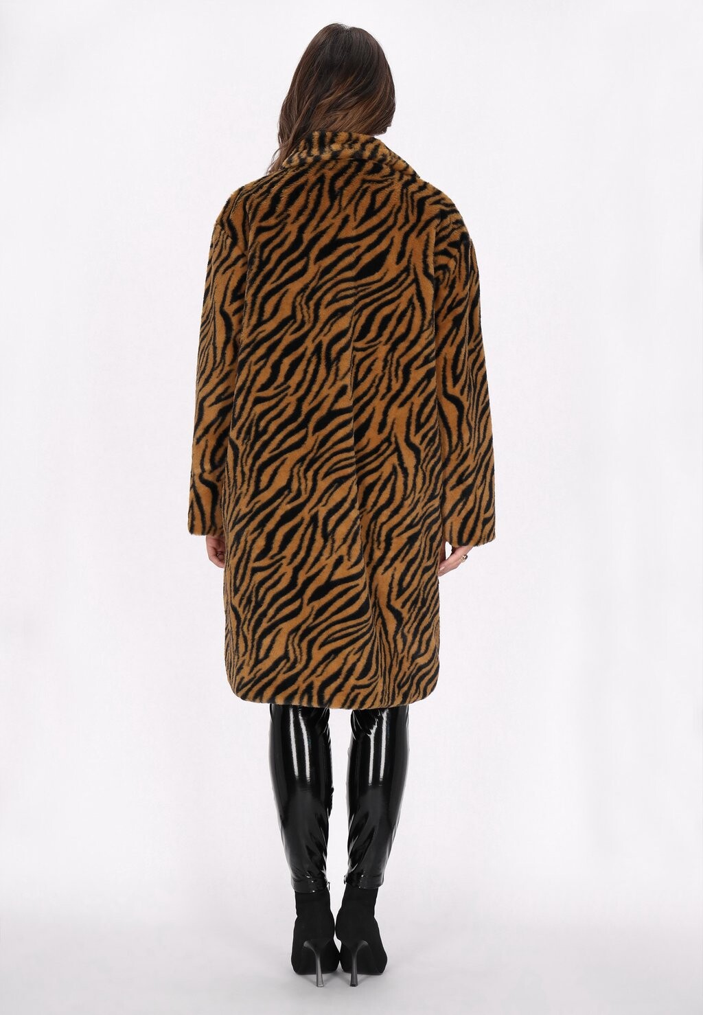 Короткое пальто faina, коричневый
Короткое пальто faina, коричневый