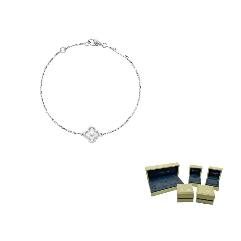 Браслет 2010-х годов 18K белое золото Sweet Alhambra с бриллиантами Van Cleef & Arpels, белый
Браслет 2010-х годов 18K белое золото Sweet Alhambra с бриллиантами Van Cleef & Arpels, белый