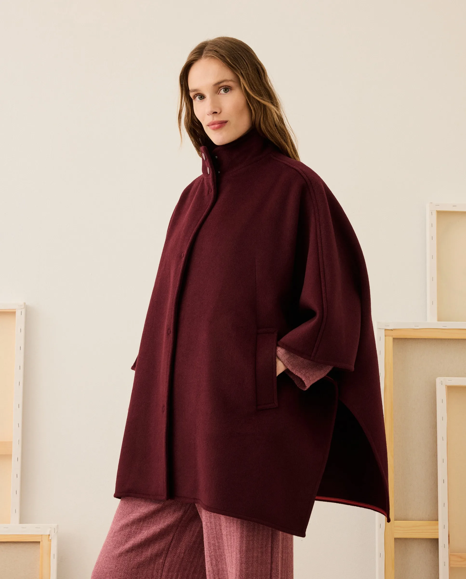 Гладкий плащ с контрастной отделкой Stella Rittwagen, бордовый
Гладкий плащ с контрастной отделкой Stella Rittwagen, бордовый