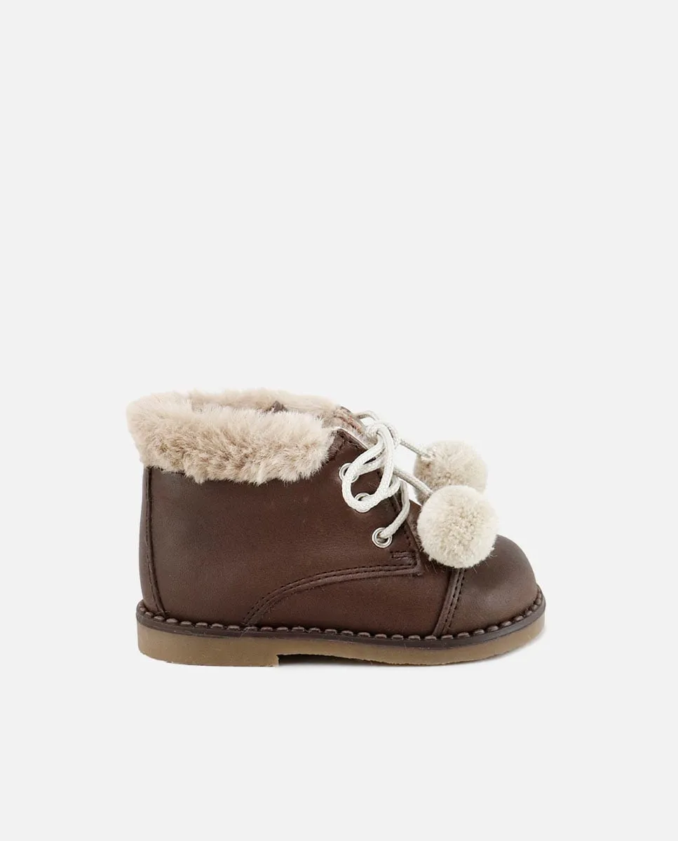 Детские кожаные сапожки с меховой подкладкой и кисточками Eli 1957, коричневый
Детские кожаные сапожки с меховой подкладкой и кисточками Eli 1957, коричневый
