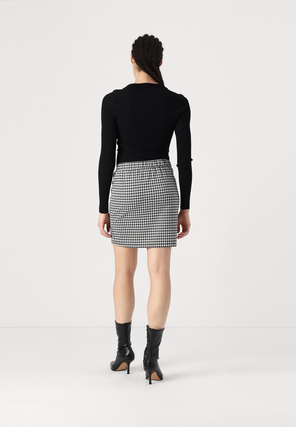 Мини-юбка VISKY SKIRT VILA, черный
Мини-юбка VISKY SKIRT VILA, черный