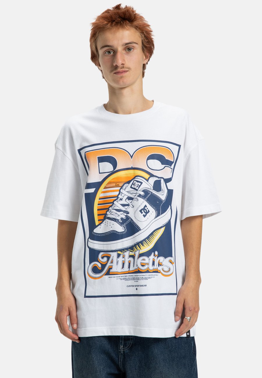 Футболка DC Shoes MANTECA TRIBUTE, Wbb White/White
Футболка DC Shoes MANTECA TRIBUTE, Wbb White/White