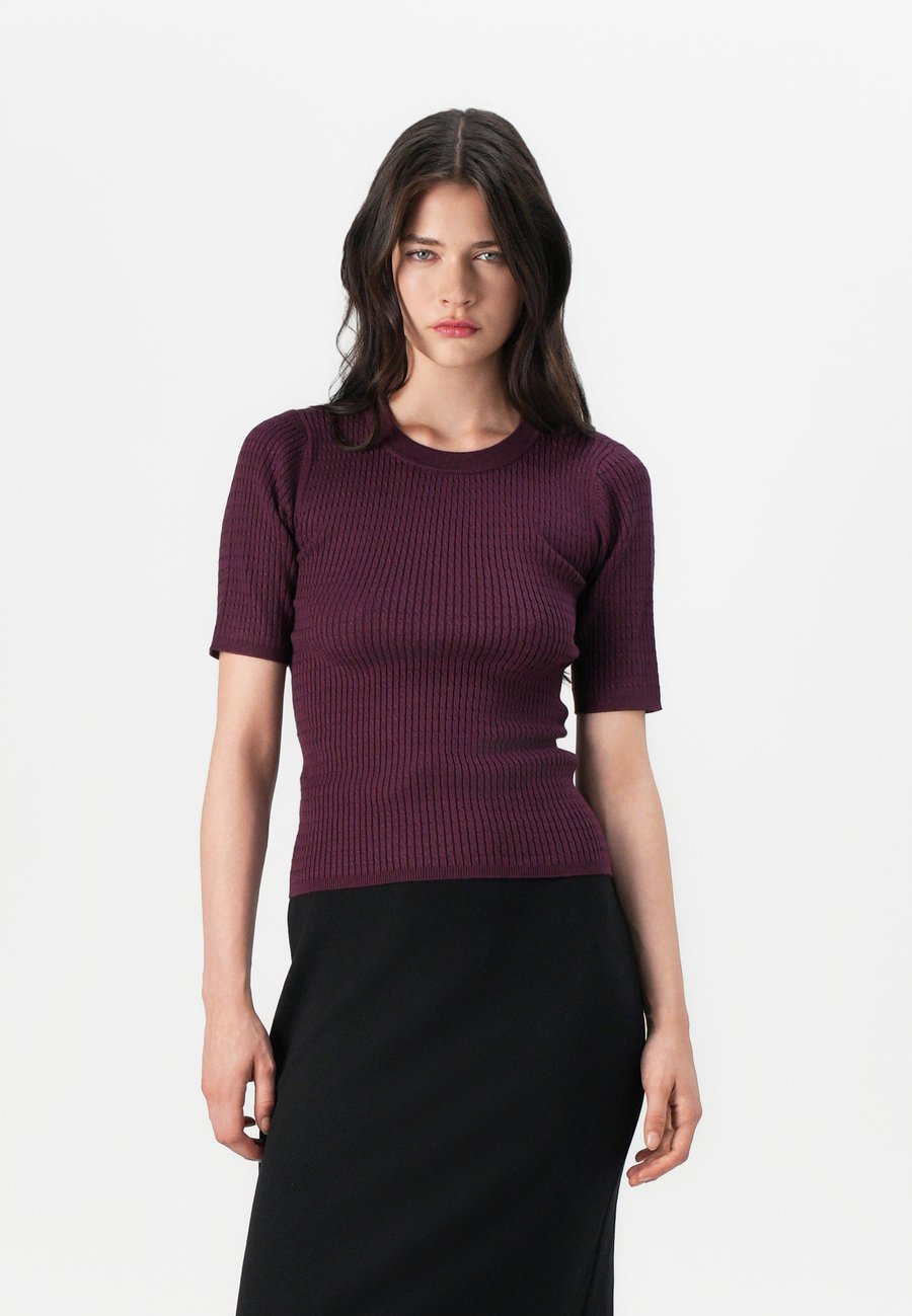 Джемпер Vero Moda VMSILJE O NECK CABLE PULLOVER, Winetasting/Bordeaux
Джемпер Vero Moda VMSILJE O NECK CABLE PULLOVER, Winetasting/Bordeaux