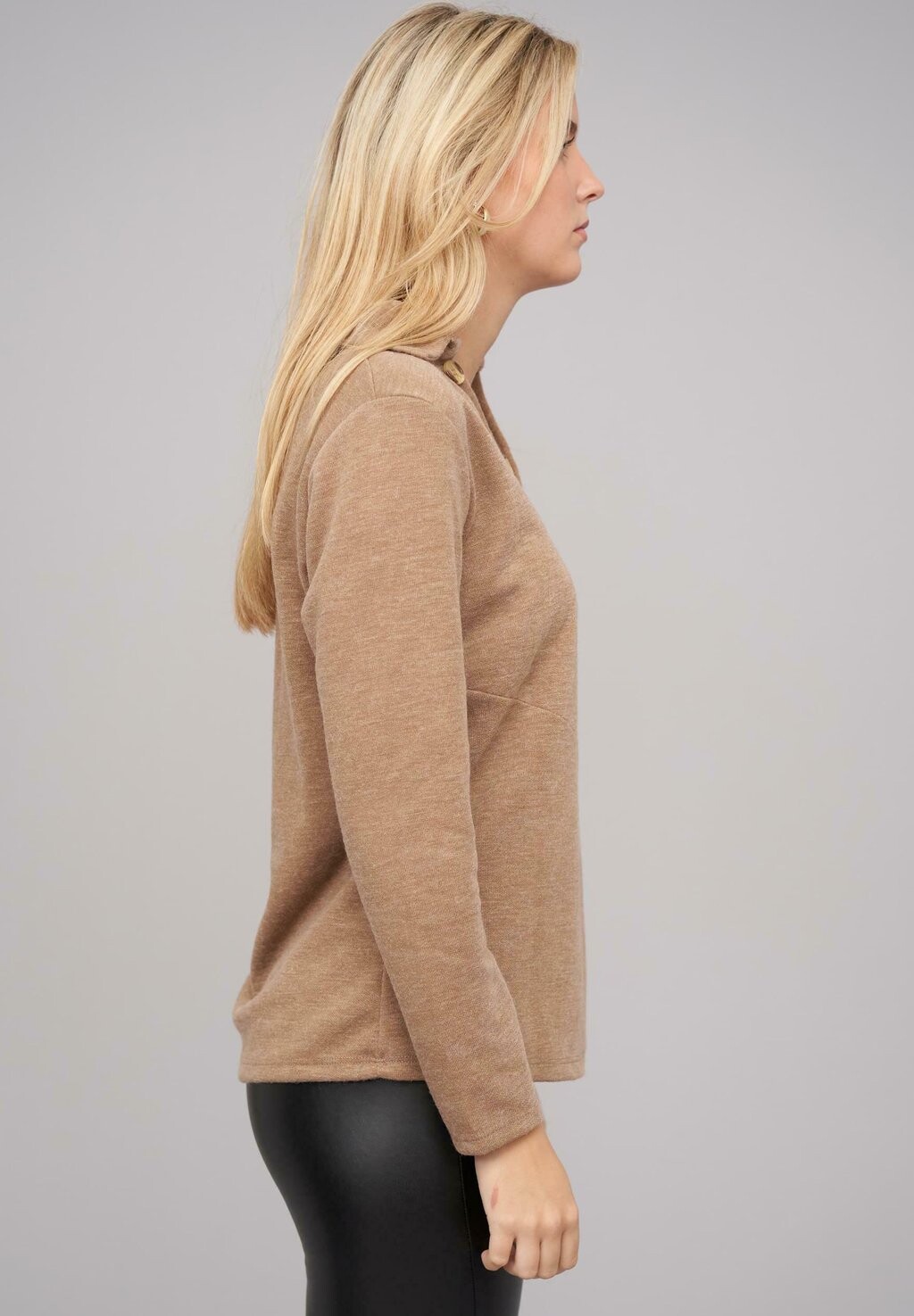 Джемпер MIT ASYMETRISCHER KNOPFLEISTE Cloud 5ive, коричневый
Джемпер MIT ASYMETRISCHER KNOPFLEISTE Cloud 5ive, коричневый