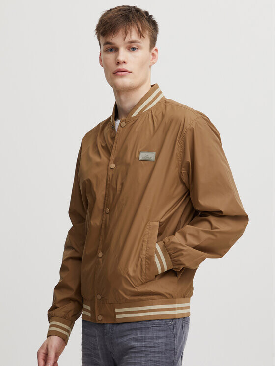 Бомбер стандартного кроя Blend, коричневый
Бомбер стандартного кроя Blend, коричневый