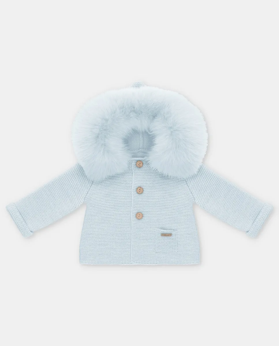 Вязаное детское пальто с капюшоном и искусственным мехом голубовато-серого цвета Martín Aranda
Вязаное детское пальто с капюшоном и искусственным мехом голубовато-серого цвета Martín Aranda