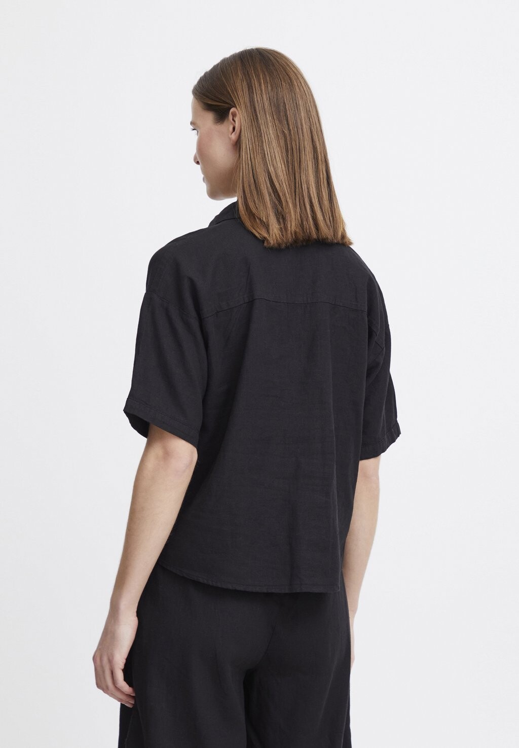 Рубашка-блузка BYFALAKKA SS b.young, черный деним
Рубашка-блузка BYFALAKKA SS b.young, черный деним